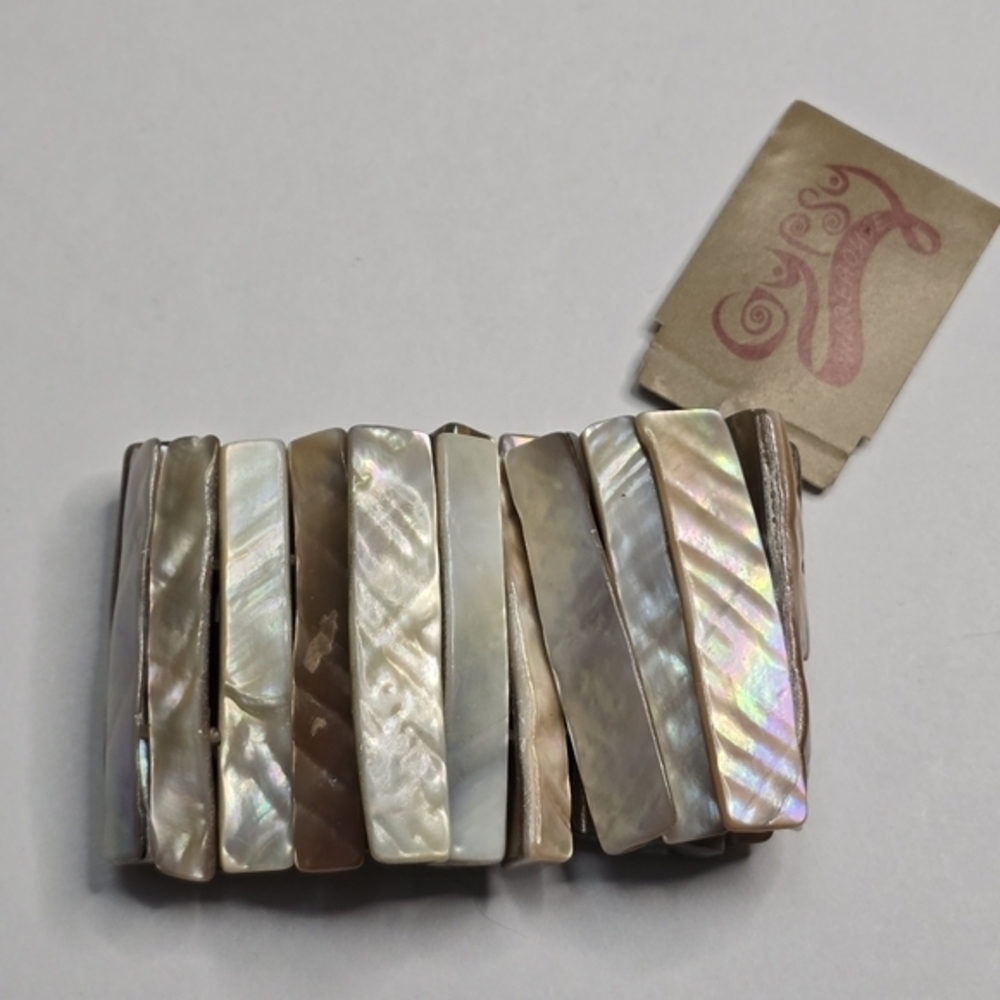 Treska Mother Of Pearl Iridescent Shell Bracelet New